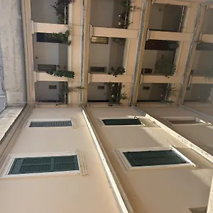 Natale Del Grande Stylish Appartement